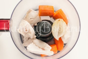Паштет из куриного филе с орехами - шаг 3