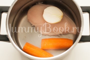 Паштет из куриного филе с орехами - шаг 1