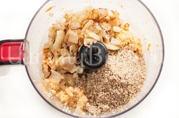Паштет из куриного филе с орехами - шаг 4