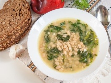 Фасолевый суп со шпинатом