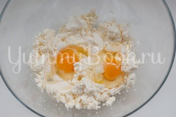 Сырники с кокосовой стружкой - шаг 1