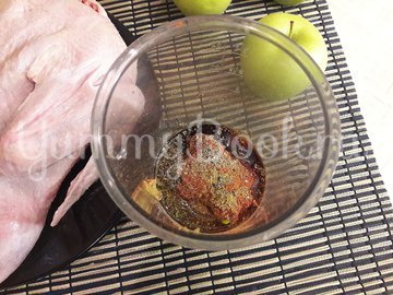 Запечённая утка в медово-горчичном маринаде - шаг 2