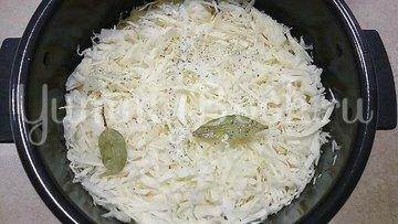 Тушеная капуста с курицей в мультиварке - шаг 6
