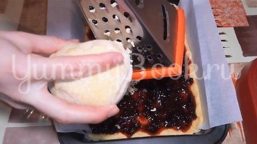 Кудрявый пирог с вареньем из песочного теста - шаг 7
