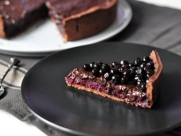 Тарт с черникой и шоколадом