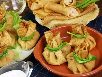 Ажурные блины с беконом и карошкой