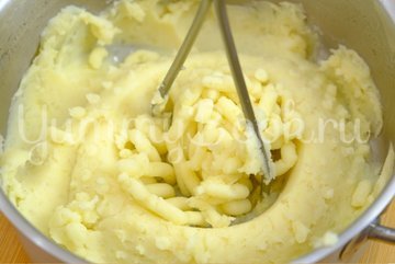 Вареники с картошкой на заварном тесте - шаг 2