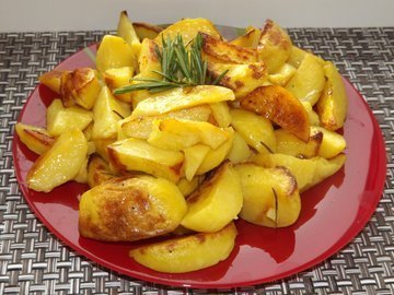 Картофель с розмарином и чесноком запеченный в рукаве